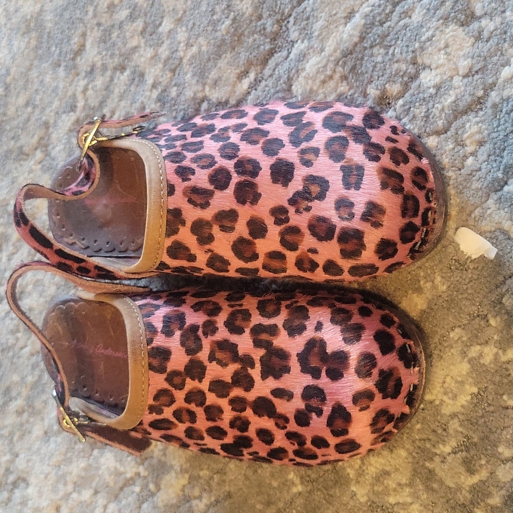 EUC hanna andersson pink leopard print wood clogs size 32 - kids size 13.5 - 1